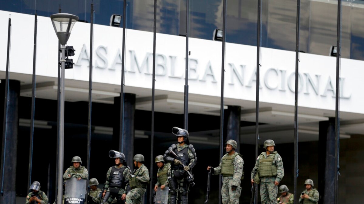 Asamblea de Ecuador apoya a la Policía y el Ejército y les garantiza