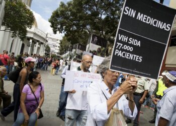 Protesta por mediacamentos contra el VIH desde catia hasta Altamira. Foto: Francisco Bruzco