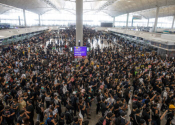 Anti-extradition bill protesters rally at the departure hall of Hong Kong airport in Hong Kong, China August 12, 2019. REUTERS/Thomas Peter