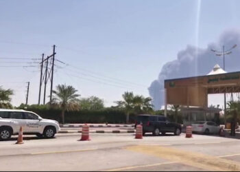 This AFPTV screen grab from a video made on September 14, 2019, shows smoke billowing from an Aramco oil facility in Abqaiq about 60km (37 miles) southwest of Dhahran in Saudi Arabia's eastern province. - Drone attacks sparked fires at two Saudi Aramco oil facilities early today, the interior ministry said, in the latest assault on the state-owned energy giant as it prepares for a much-anticipated stock listing. Yemen's Iran-aligned Huthi rebels claimed the drone attacks, according to the group's Al-Masirah television. (Photo by - / AFP)