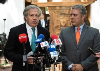 Luis Almagro Iván Duque. Fpto de archivo.