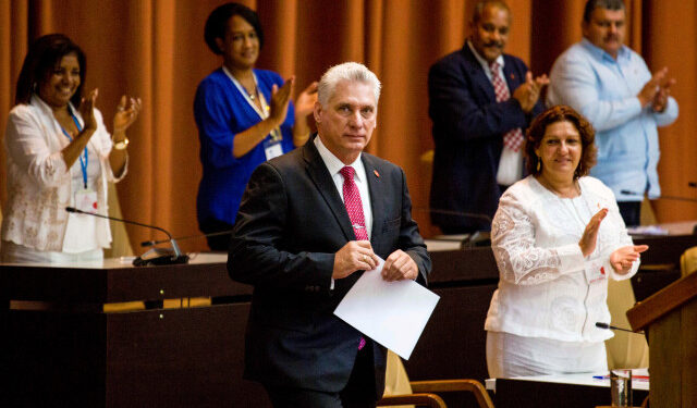 El presidente de Cuba, Miguel Díaz-Canel durante una sesión de la Asamblea Nacional de National en La Habana. 10 de octubre de 2019. Irene Pérez/Courtesía de Cubadebate/vía Reuters. ATENCIÓN EDITORES - ESTA IMAGEN HA SIDO ENTREGADA POR UN TERCERO.