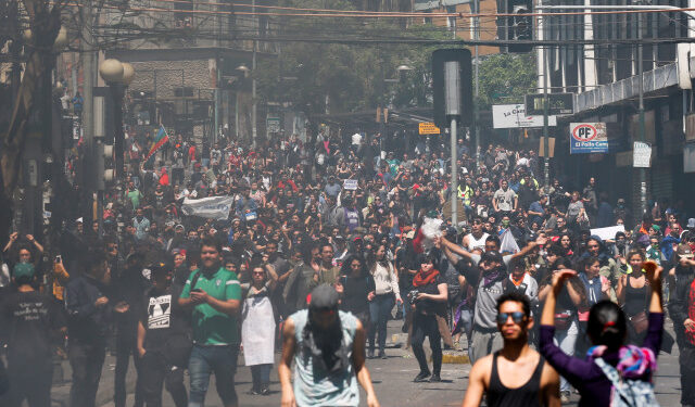 Demonstrators take part in a protest against Chile's state economic model in Valparaiso, Chile, October 21, 2019. REUTERS/Rodrigo Garrido