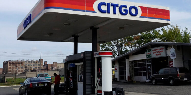 FILE PHOTO: A Citgo gas station is pictured in Kearny, New Jersey September 24, 2014. REUTERS/Eduardo Munoz/File Photo