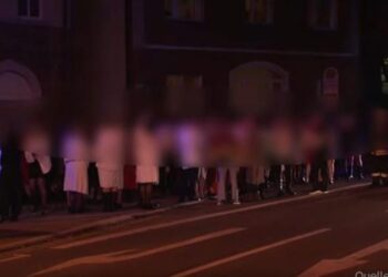 Evacuadas en Alemania 350 personas de un club swinger en plena orgía. Foto captura video.