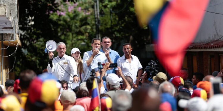 Juan Guaidó Pdte. (E) Venezuela Macuto Vargas. 30Nov. Foto Prensa presidencial Leo Álvarez