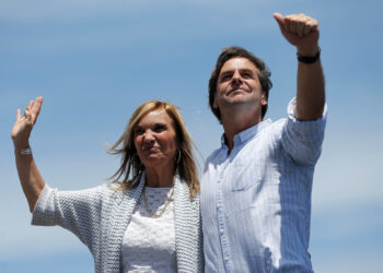 Uruguay's President-elect Luis Lacalle Pou with his wife Lorena Ponce de Leon wave to supporters at an event to announce his victory in Montevideo, Uruguay, November 30, 2019. REUTERS/Mariana Greif