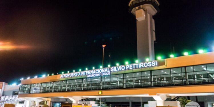 Aeropuerto internacional Silvio Pettirossi de Asunción Paraguay. Foto de archivo.