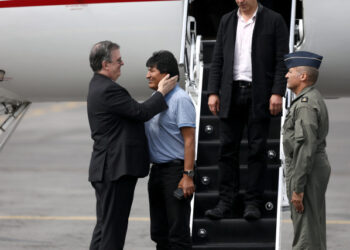 Bolivia's ousted President Evo Morales is welcomed by Mexico's Foreign Minister Marcelo Ebrard during his arrival to take asylum in Mexico, in Mexico City, Mexico, November 12, 2019. REUTERS/Edgard Garrido