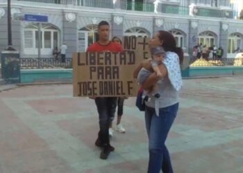 Cuba, carteles. Foto captura de video