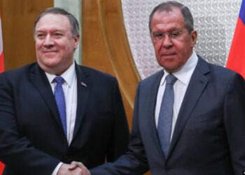 El secretario de Estado de EEUU, Mike Pompeo y su homólogo ruso, Serguéi Lavrov. Foto Agencias.