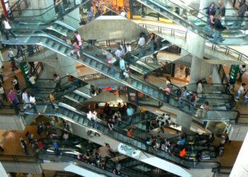 Escaleras mecánicas del Centro Comercial El Sambil, Caracas. Foto de archivo.