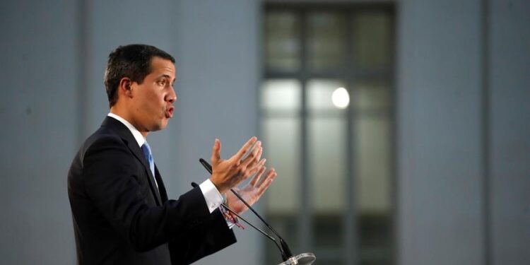 El presidente encargado de Venezuela, Juan Guaidó, durante su intervención en un acto en el Ayuntamiento de Madrid donde este sábado se le entregará la Llave de Oro de la ciudad. EFE/Juan Carlos Hidalgo/POOL