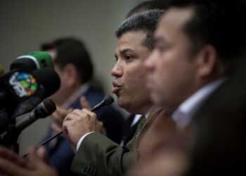 Diputado Luis Parra. Foto EFE.