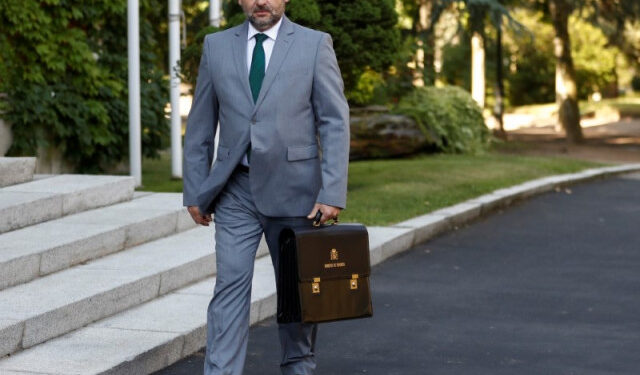 Foto de archivo. José Luis Abalos, ministro de Transporte, llega a una reunión de gabinete en el Palacio de la Moncloa en Madrid, cuando era ministro de Desarrollo. 6 de julio 2018. REUTERS/Juan Medina