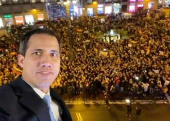 Juan Guaidó, Puerta del Sol Madrid, 25Ene2020. Selfie.