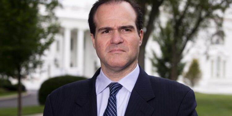 Washington (United States), 23/07/2019.- Mauricio Claver-Carone, special assistant to US President Donald J. Trump and senior director of the US National Security Council's Western Hemisphere Affairs division, participates in a news media interview during which he discussed Venezuela; outside the West Wing of the White House in Washington, DC, USA, 23 July 2019. Juan Guaido declared himself Venezuela's rightful interim leader six months ago, on 23 January 2019. (Lanzamiento de disco, Estados Unidos) EFE/EPA/MICHAEL REYNOLDS