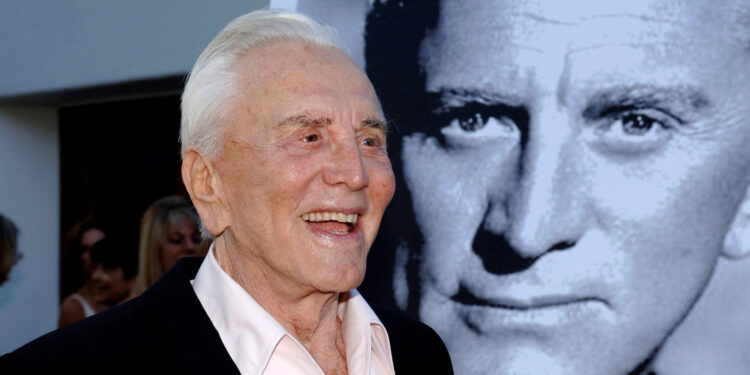 El fallecido actor Kirk Douglas destina su gran fortuna a la caridad sin dejar nada a su hijo Michael