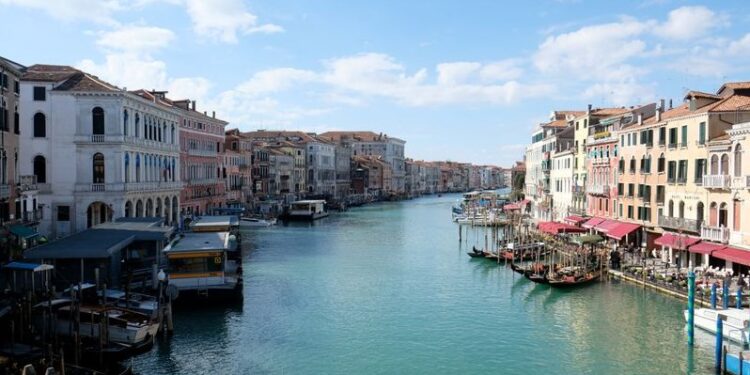 El Gran Canal en Venecia, Italia, 8 marzo 2020. (REUTERS/Manuel Silvestri)