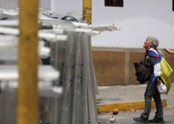 A woman argues with security forces during a demonstration in Caracas, Venezuela March 10, 2020. REUTERS/Manaure Quintero