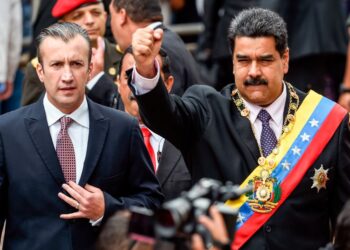 Venezuelan President Nicolas Maduro (R) and Vicepresident Tareck El Aissami greet supporters before the ceremony where Maduro will deliver a speech reviewing his year in office at the Supreme Court of Justice in Caracas on January 15, 2017. - Venezuela's leader Nicolas Maduro angered his opponents Sunday by refusing to deliver his annual presidential address in the legislative chamber, fanning tensions in the volatile country. (Photo by JUAN BARRETO / AFP)        (Photo credit should read JUAN BARRETO/AFP via Getty Images)