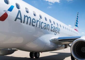 American Airlines begins large regional jet flying with Embraer E-175 aircraft.  (PRNewsFoto/American Airlines)