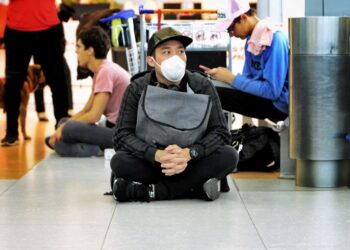 Aeropuerto de Ezeiza. Pasajeros con barbijo por prevención al Coronavirus. Fotos Emmanuel Fernández