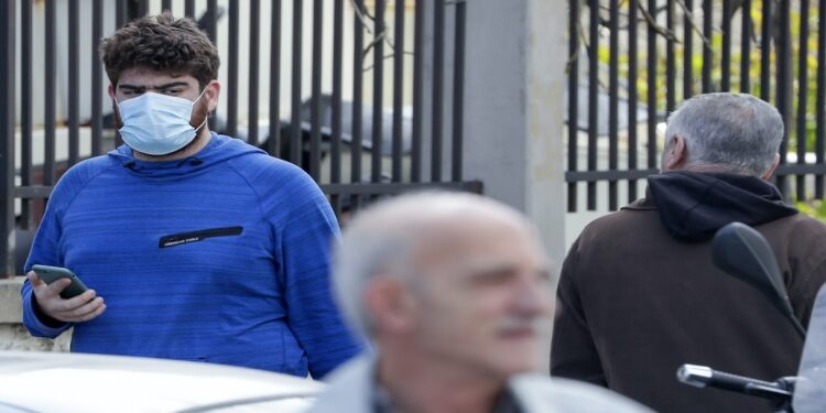 A Lebanese man wears a surgical mask as protection from the novel coronavirus outbreak, while he walks on a street in the capital Beirut, on March 2, 2020. - Lebanon announced on February 28, it would bar entry to non-resident foreigners from the four countries most affected by the COVID-19 epidemic, a day after announcing its third case. (Photo by JOSEPH EID / AFP)