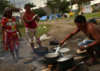 Members from the indigenous Warao people from the Orinoco Delta in eastern Venezuela, are seen near a bus terminal in Manaus, Brazil January 14, 2019. Picture taken January 14, 2019. REUTERS/Bruno Kelly