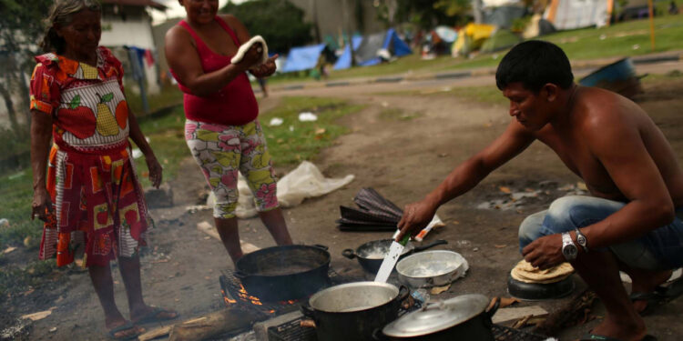 Members from the indigenous Warao people from the Orinoco Delta in eastern Venezuela, are seen near a bus terminal in Manaus, Brazil January 14, 2019. Picture taken January 14, 2019. REUTERS/Bruno Kelly