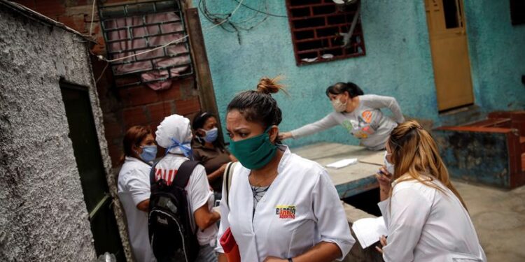 A team consisting of Cuban and Venezuelan healthcare workers take part in an inspection round at the slum of Lidice during the nationwide quarantine due to the coronavirus disease (COVID-19) outbreak in Caracas, Venezuela April 9, 2020. REUTERS/Manaure Quintero