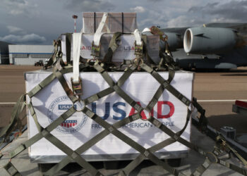 A shipment containing medical aid from the United States, including 50 ventilators, is carried after being unloaded from a U.S. Air Force C-17 Globemaster transport plane at Vnukovo International Airport amid the coronavirus disease (COVID-19) outbreak in Moscow, May 21, 2020. (Photo by EVGENIA NOVOZHENINA / POOL / AFP)