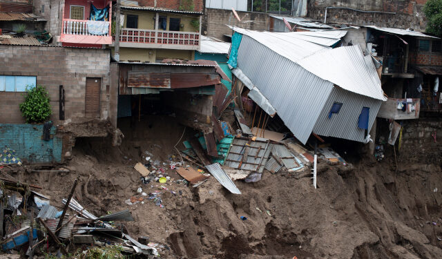 View of houses devastated by the overflowing of a creek due to the torrential rains caused by the passage of tropical storm Amanda in San Salvador on May 31, 2020. - Tropical storm Amanda, the first named storm of the season in the Pacific, lashed El Salvador and Guatemala on Sunday, leaving nine people dead amid flooding and power outages. (Photo by Yuri CORTEZ / AFP)