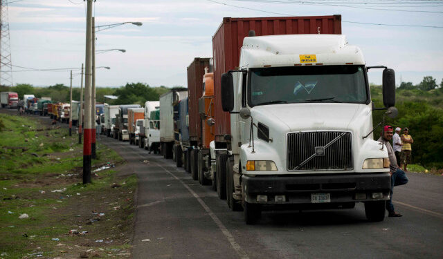 Vista de camiones estacionados en Nicaragua. EFE/Jorge Torres/Archivo