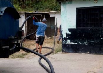 Agua El Hatillo, cisterna. Foto @eliassayegh.