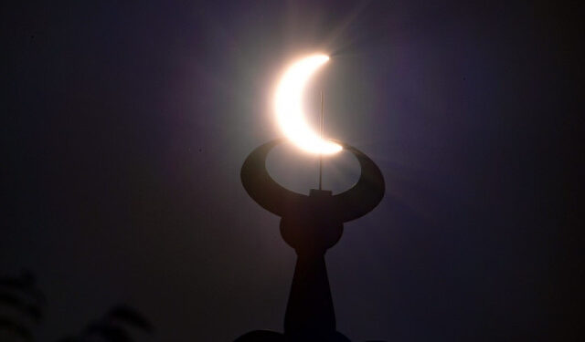 The moon partially covers the sun during an annular solar eclipse as seen from the Gulf emirate of Dubai, early on June 21, 2020. (Photo by GIUSEPPE CACACE / AFP)