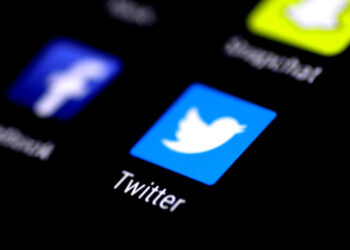 Imagen de archivo de una pantalla de un teléfono móvil donde se ve el logo de la aplicación Twitter, Agosto 3, 2017.   REUTERS/Thomas White