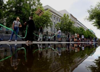 Alemania cadena humana racismo. Foto agencias.