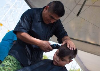 El personal de estéticas y peluquerías podrá atender a domicilio cumpliendo con las medidas sanitarias impuestas. (Foto: Magdalena Montiel/Cuartoscuro)