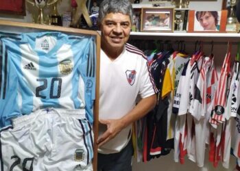 La camiseta y el pantalón que utilizó Marcelo Gallardo. Forto Agencias.