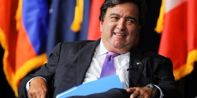 El ex gobernador de Nuevo México, Bill Richardson, responde una pregunta durante el simposio inaugural del Instituto Schwarzenegger de Política Estatal y Global de la Universidad del Sur de California en Los Ángeles el 24 de septiembre de 2012. (Gus Ruelas / Reuters)