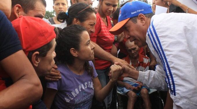 Henry Falcón. Foto @HeniFalconLara