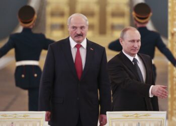 Russia's President Vladimir Putin (R) and his Belarus' counterpart Alexander Lukashenko walk in as they attend a session of the Supreme State Council of the Union State at the Kremlin in Moscow on March 3, 2015. AFP PHOTO / POOL / SERGEI KARPUKHIN        (Photo credit should read SERGEI KARPUKHIN/AFP via Getty Images)