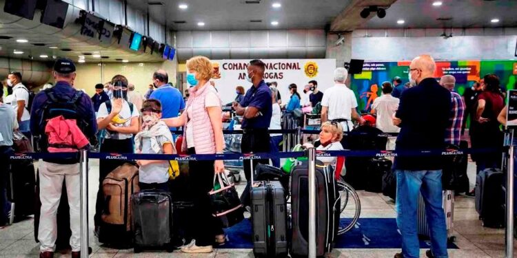 Sale de Venezuela a España el cuarto vuelo de repatriación con 376 pasajeros