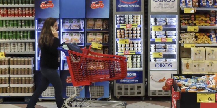 Escaparates en supermercado. Foto referencia.