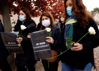 Francia se moviliza para defender su escuela laica frente al islamismo. Foto EFE