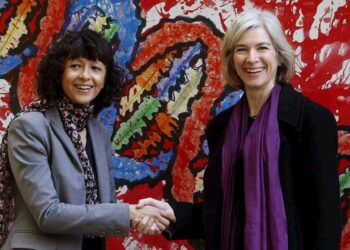 La francesa Emmanuelle Charpentier y la estadounidense Jennifer Doudn. Nobel de Química. Foto agencias.