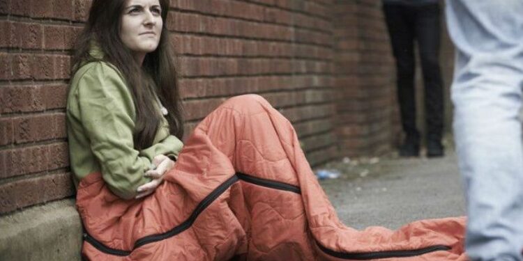 Mujer situación de calle. Foto referencial.