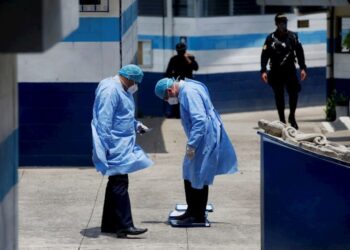 Personal de salud, hospitales Guatemala. Foto agencias.