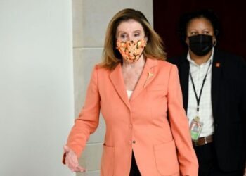 IMAGEN DE ARCHIVO. La presidenta de la Cámara de Representantes, Nancy Pelosi, tras una conferencia de prensa en el Capitolio, Washington, EEUU. Octubre 8, 2020. REUTERS/Erin Scott